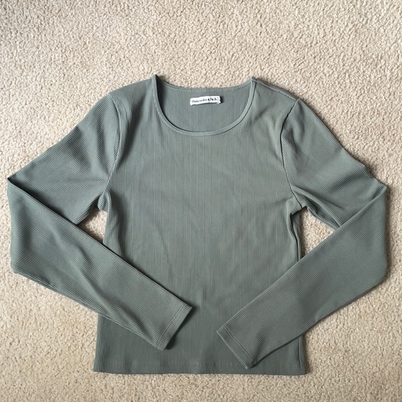 Abercrombie & Fitch Tops - Abercrombie & Fitch Long-Sleeve Seamless Crop Top